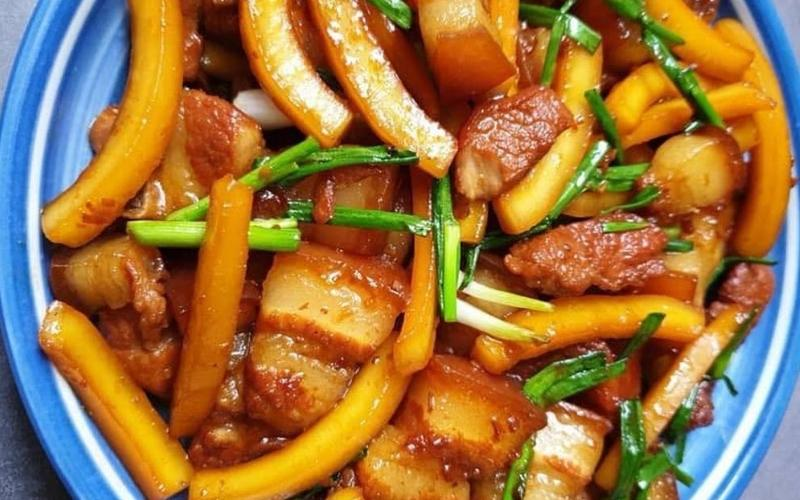 thịt kho trứng cút, nguyên liệu thịt tươi, món ăn truyền thống, thực phẩm đông lạnh